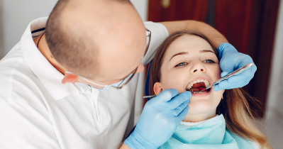 beautiful-girl-sitting-dentist-s-office (5) 1