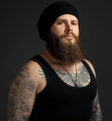 meet-artist-with-bg-one