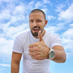 beard blue sky casual 683381